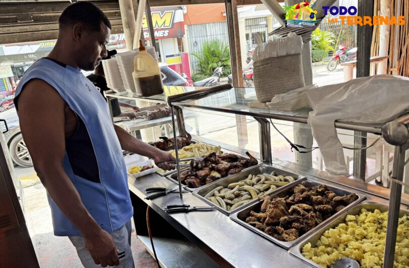 Comedor restaurante tipico dominicano charle mariscos donde comer guia mejores restaurantes gastronomia todo las terrenas samana republica dominicana (2)